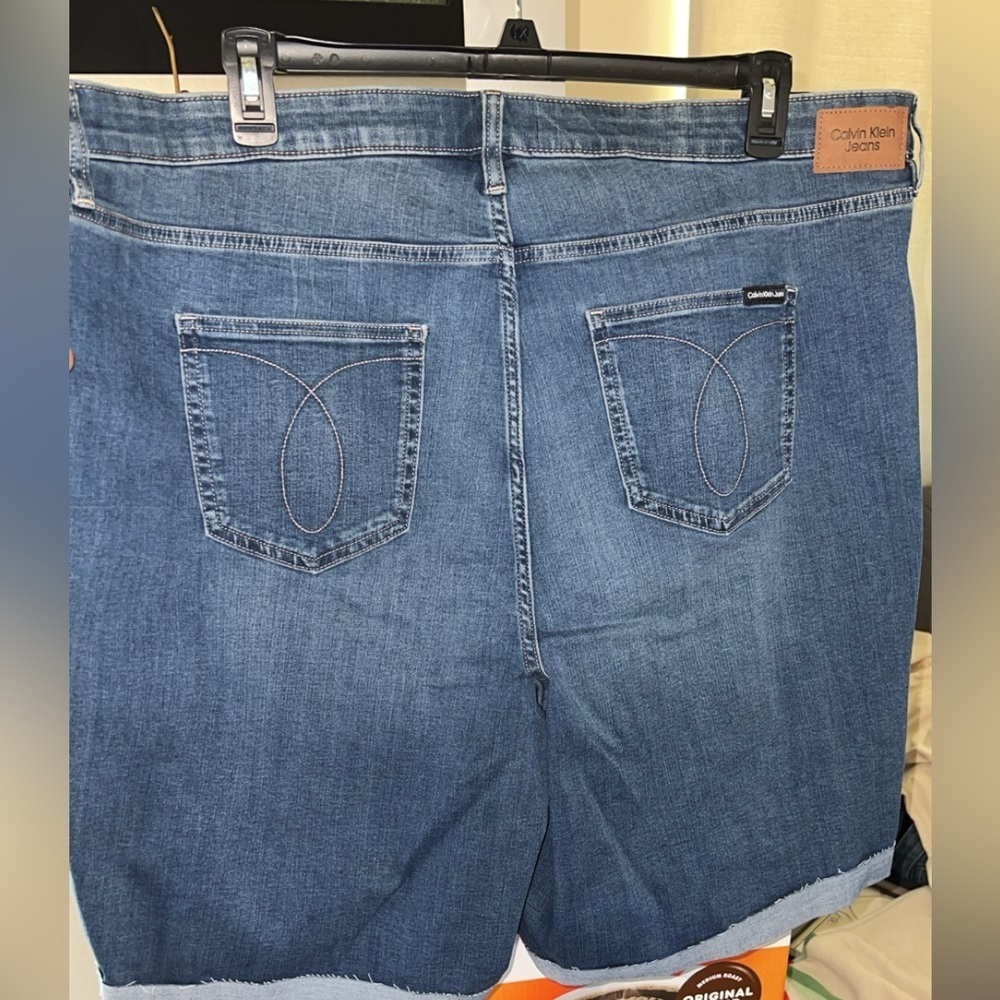 Calvin Klein Bermuda Shorts - Picture 4 of 11
